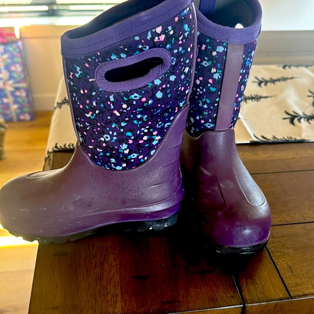BOGS snow boots